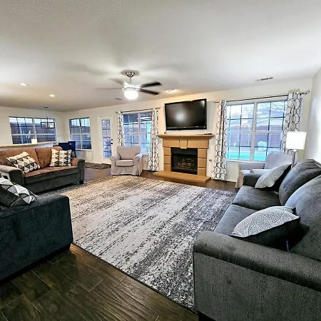 Dallas Lakeside Bliss Stay - Private Pool, Air Hockey And High Speed Internet